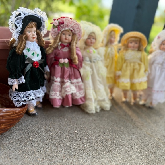 Classic Porcelain Dolls Girls Soft Body Victorian Lacey Dress Sets of 6 - Picture 11 of 17
